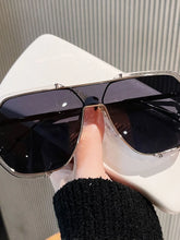 Women's UV Protection Oversized Sunglasses - Sun Imperial product photo 2