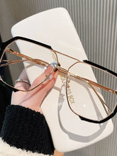 Women's UV Protection Oversized Sunglasses - Sun Imperial product photo 3