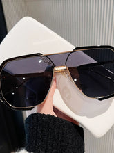 Women's UV Protection Oversized Sunglasses - Sun Imperial product photo 4