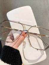 Women's UV Protection Oversized Sunglasses - Sun Imperial product photo 7